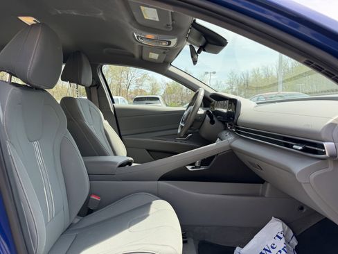 Used 2023 Hyundai Elantra SEL w/ Convenience Package image 15