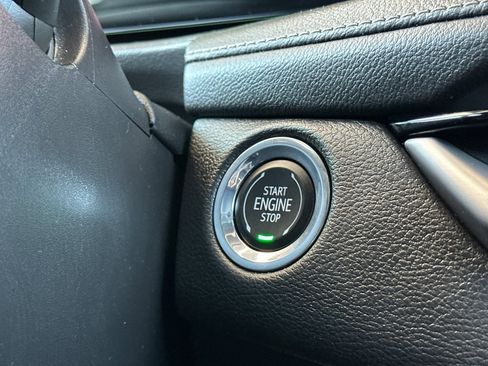 Used 2024 Cadillac XT4 Premium Luxury image 36