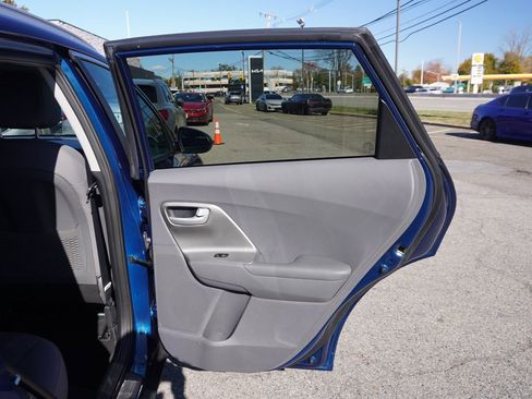 Used 2022 Kia Niro LX image 22