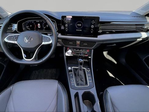 Used 2025 Volkswagen Jetta SEL image 7