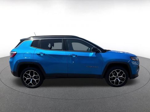 Used 2025 Jeep Compass Limited AWD/4WD image 16