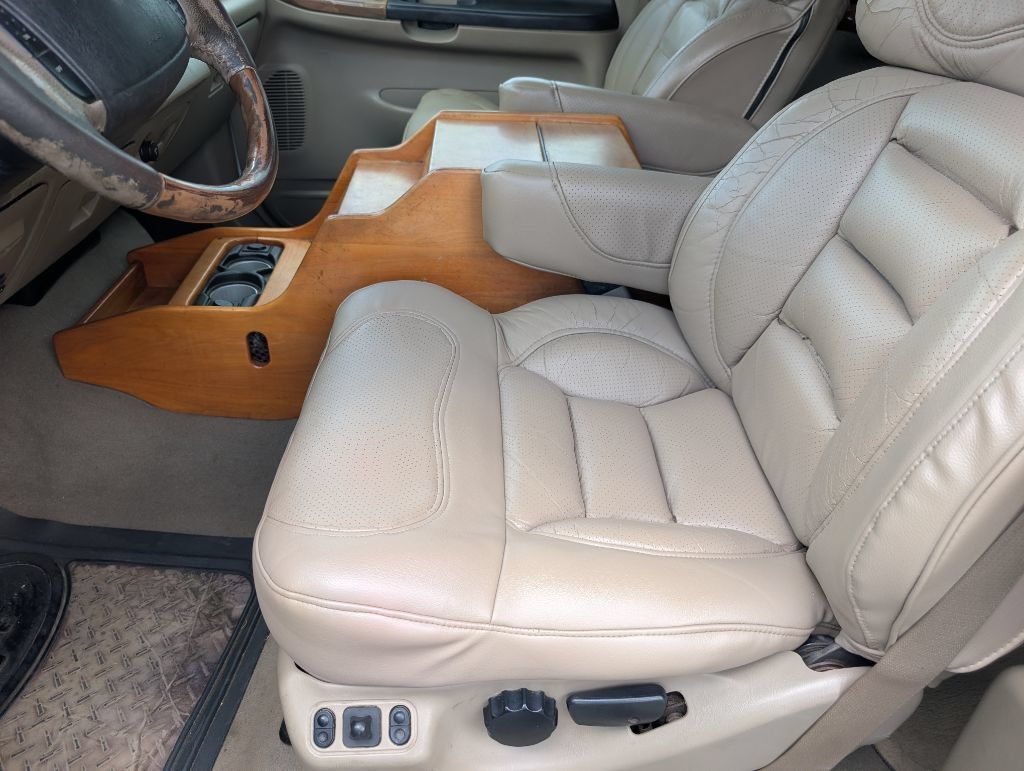 Used 2006 Ford F350 Lariat AWD/4WD image 8