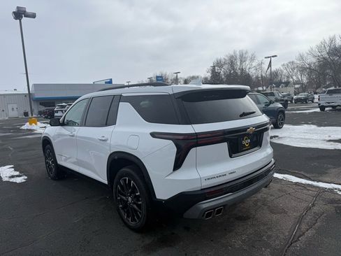 Used 2025 Chevrolet Traverse LT w/ Sun and Wheel Package image 3