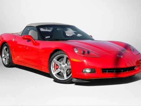 Used 2006 Chevrolet Corvette Convertible w/ Preferred Equipment Group RWD image 4