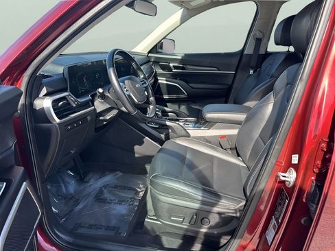 Used 2023 Kia Telluride S image 9