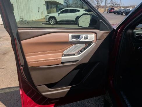 Used 2022 Ford Explorer King Ranch w/ Technology Package image 14