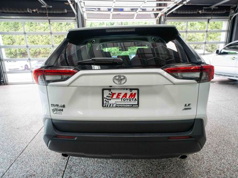 Used 2025 Toyota RAV4 LE AWD/4WD image 3