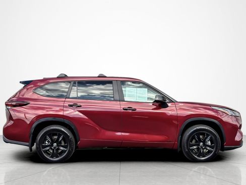 Certified 2025 Toyota Highlander XLE image 6