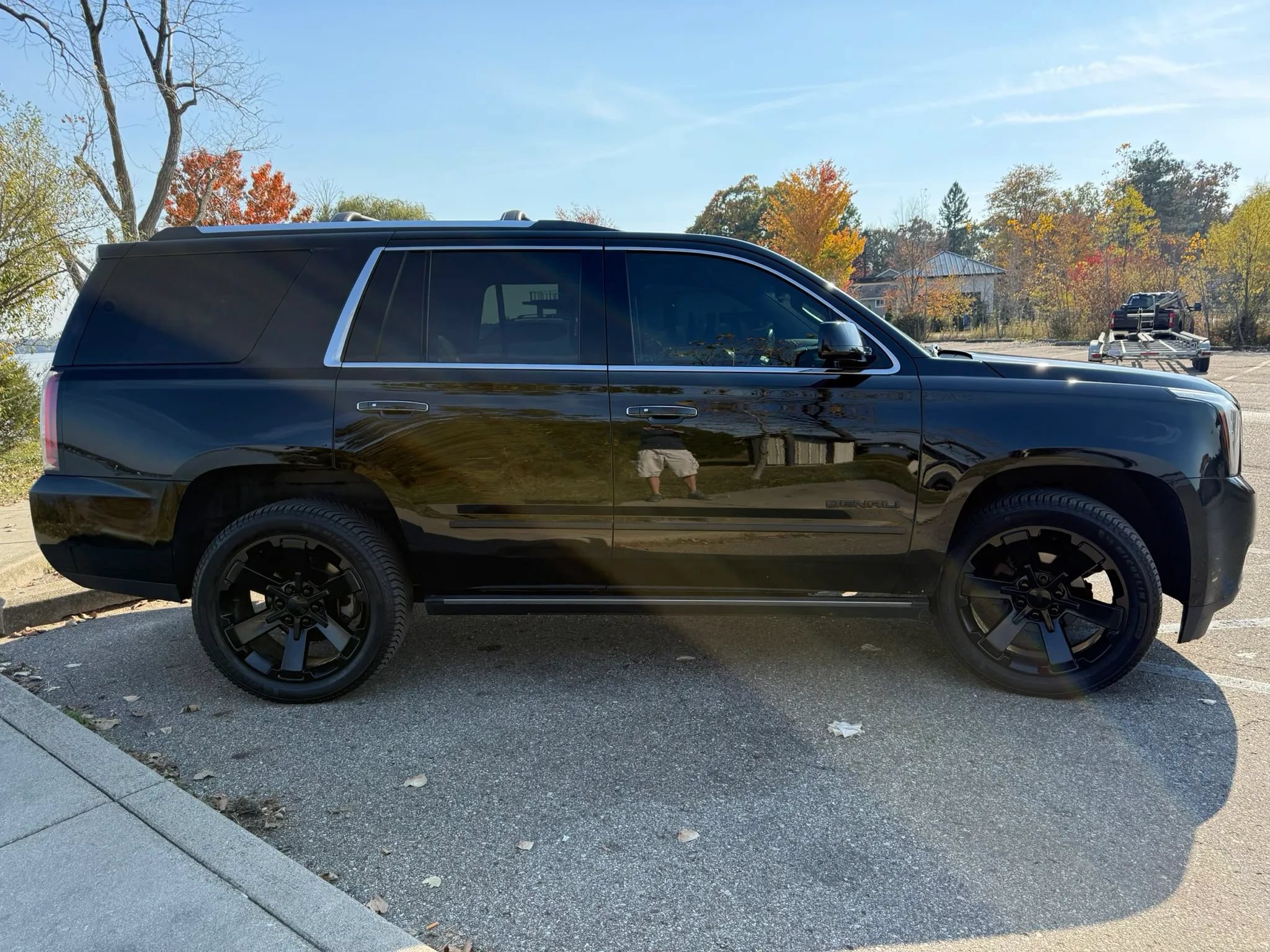Used 2017 GMC Yukon Denali AWD/4WD image 3
