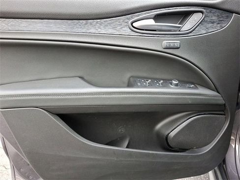 Used 2024 Alfa Romeo Stelvio Sprint image 13