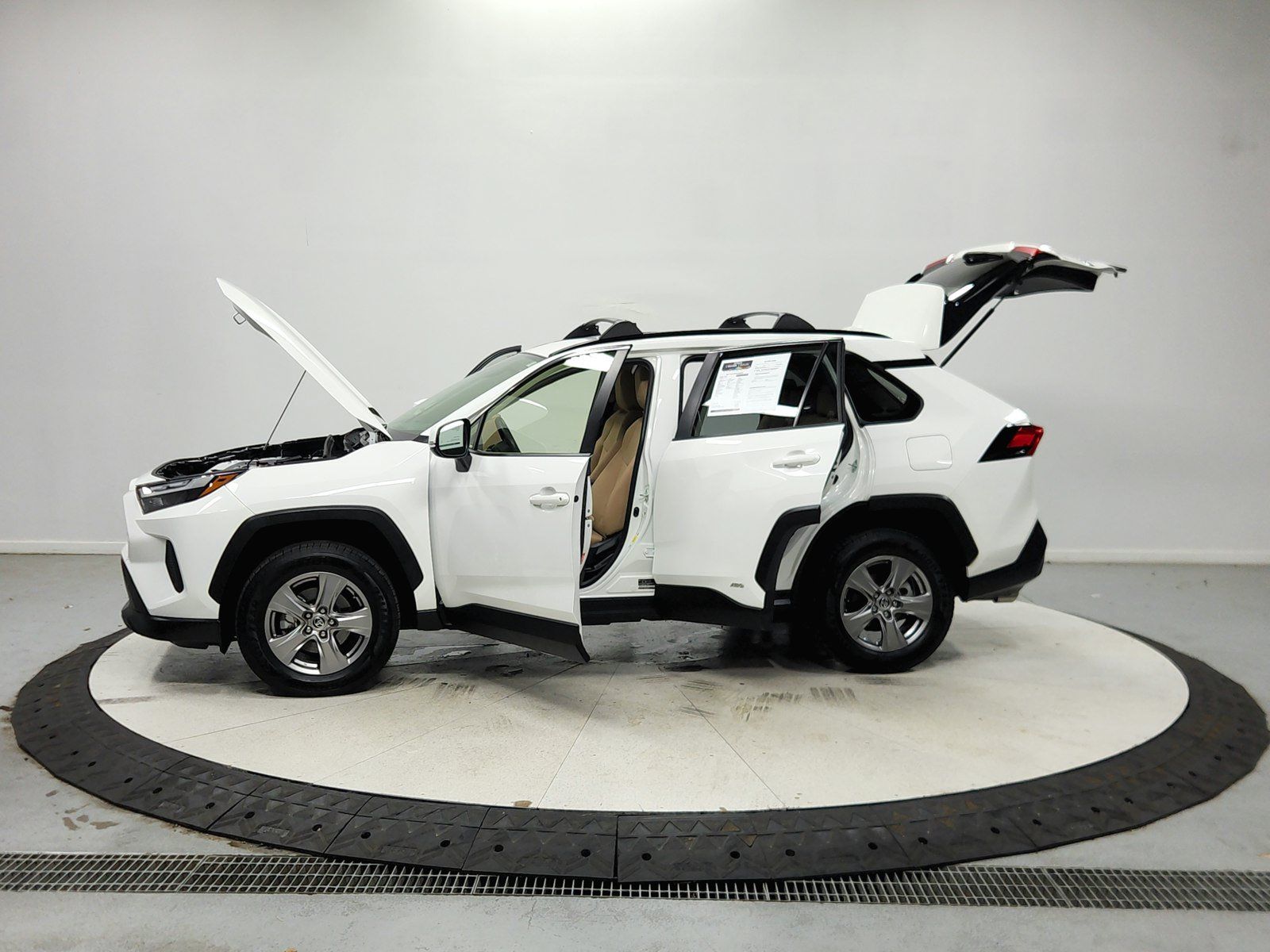 Used 2023 Toyota RAV4 LE AWD/4WD image 13