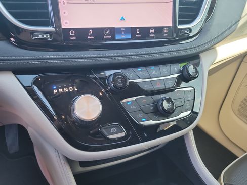 Used 2022 Chrysler Pacifica Limited FWD image 22
