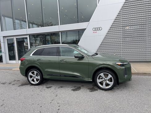 Used 2025 Audi Q5 Premium Plus w/ Premium Plus image 13