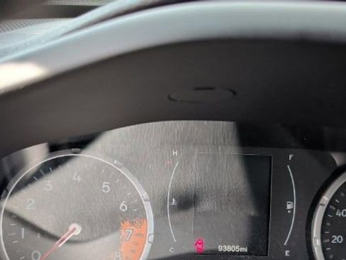 Used 2017 Jeep Renegade Latitude w/ Cold Weather Group image 2