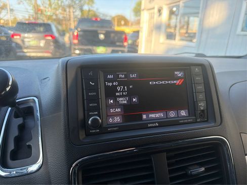 Used 2018 Dodge Grand Caravan GT FWD image 17
