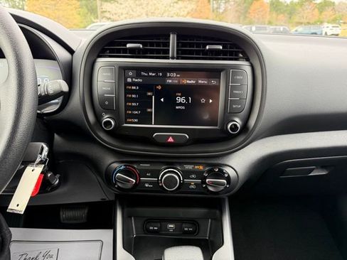 Used 2025 Kia Soul LX image 18