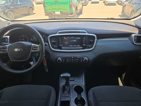 Used 2019 Kia Sorento FWD image 14