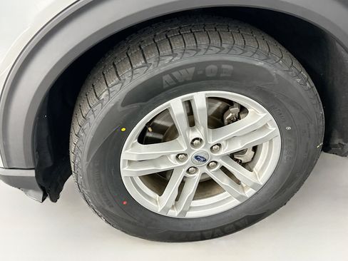 Used 2023 Ford Explorer XLT w/ Equipment Group 202A image 11