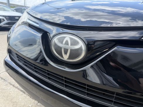 Used 2017 Toyota RAV4 XLE FWD image 19