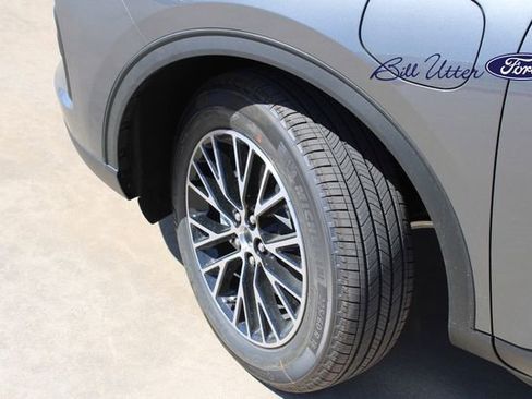 New 2025 Ford Escape SE image 5