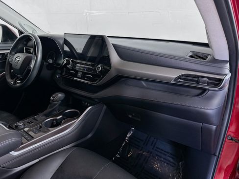 Used 2020 Toyota Highlander Limited image 29