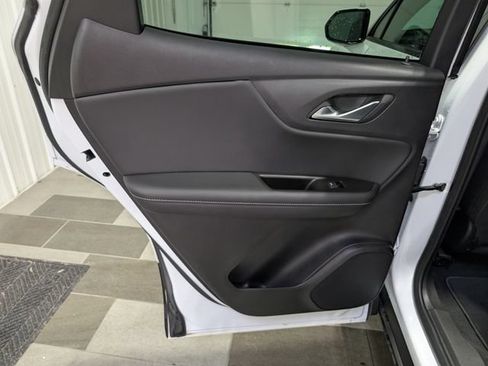 Used 2025 Chevrolet Blazer LT FWD image 8