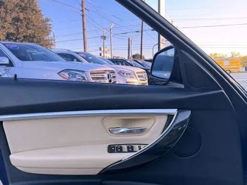 Used 2018 BMW 330i Sedan w/ Convenience Package image 19