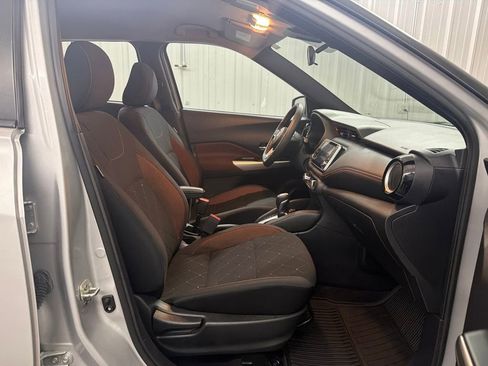 Used 2020 Nissan Kicks SR FWD image 26