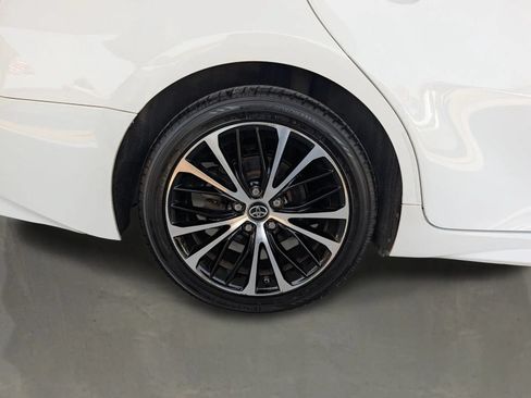 Used 2018 Toyota Camry SE FWD image 9