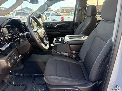 Used 2024 Chevrolet Silverado 1500 LT image 9