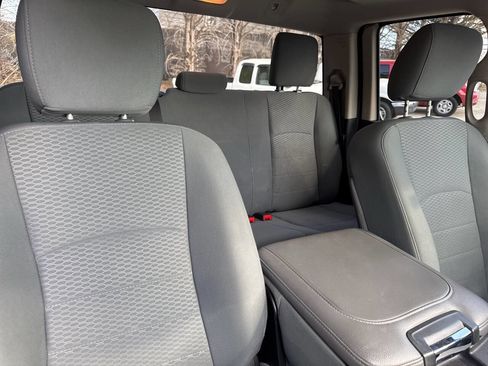 Used 2015 RAM 1500 Express RWD image 17