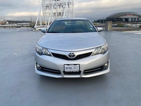Used 2014 Toyota Camry SE FWD image 3