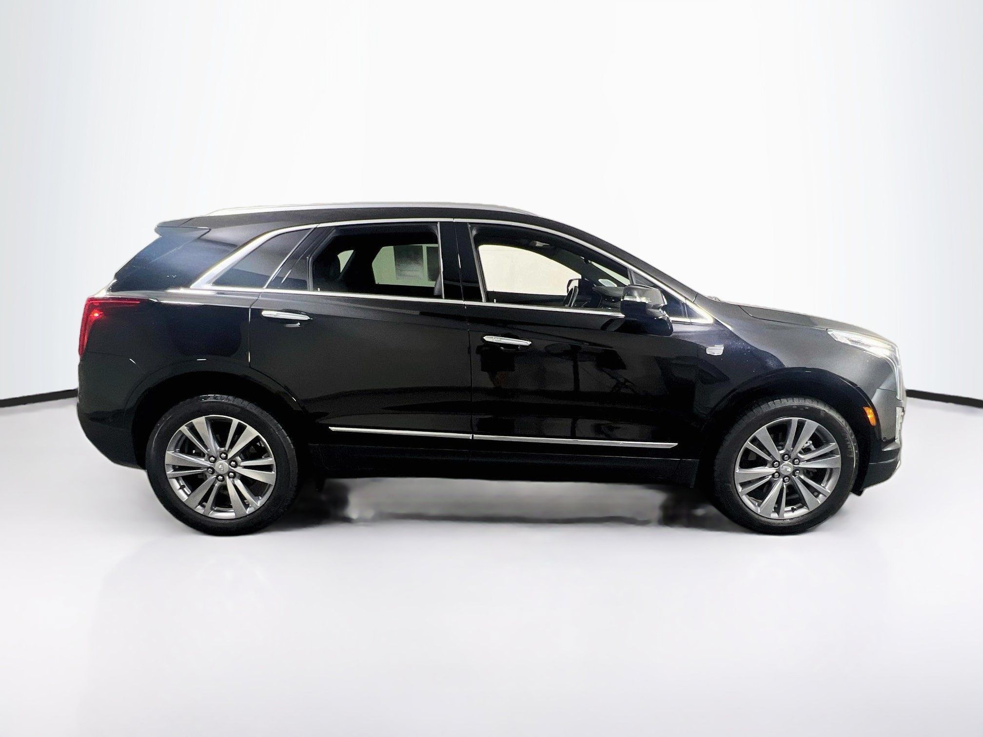 Used 2023 Cadillac XT5 Premium Luxury w/ Platinum Package AWD/4WD image 4