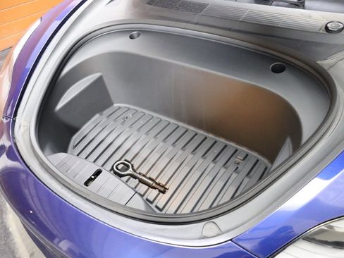 Used 2022 Tesla Model 3 Standard Range image 3