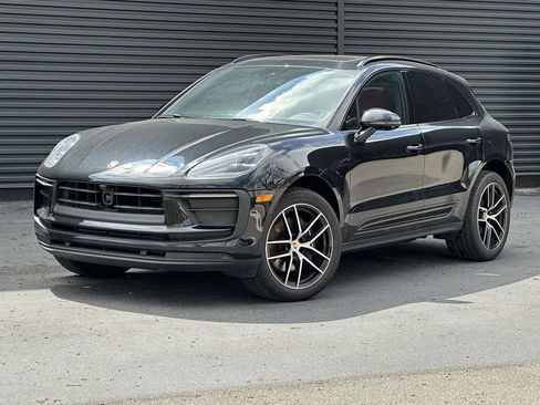 Used 2025 Porsche Macan AWD/4WD image 1