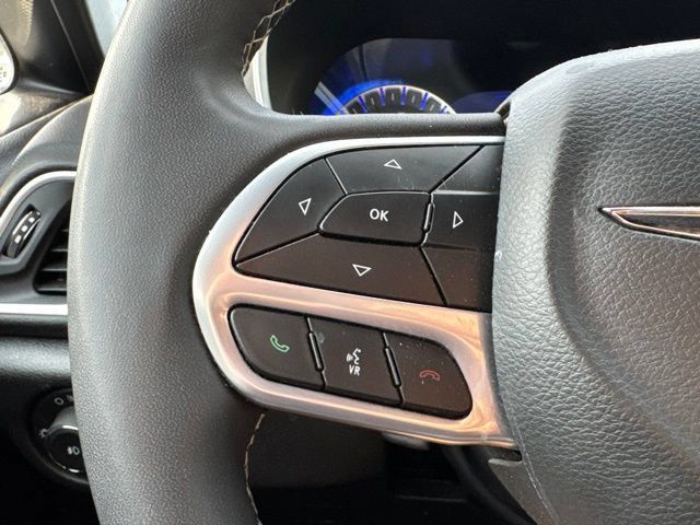 Used 2025 Chrysler Pacifica Select FWD image 29