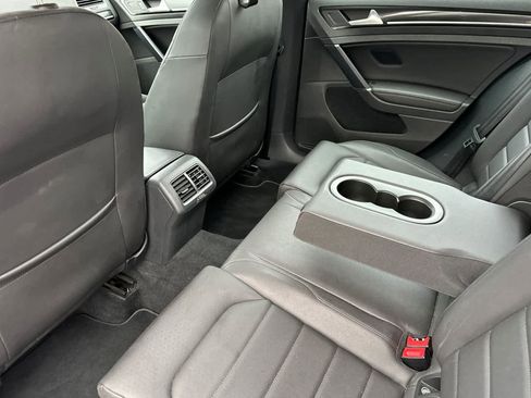 Used 2015 Volkswagen Golf 4-Door image 4