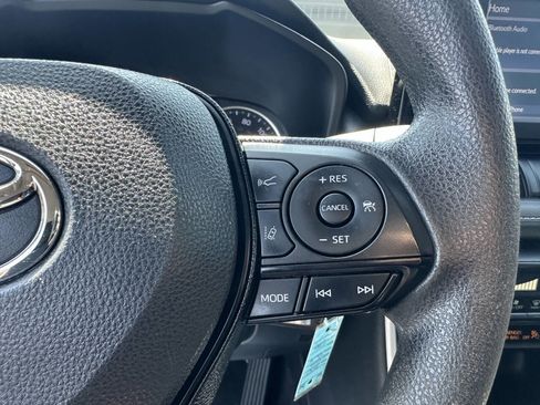 Used 2020 Toyota RAV4 LE FWD image 22