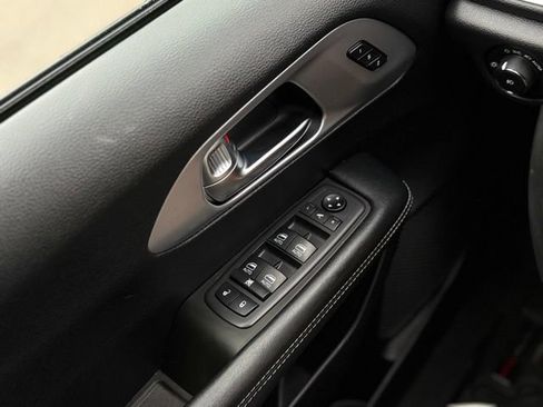 Used 2020 Chrysler Pacifica Limited FWD image 34