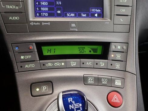 Used 2015 Toyota Prius Five image 20