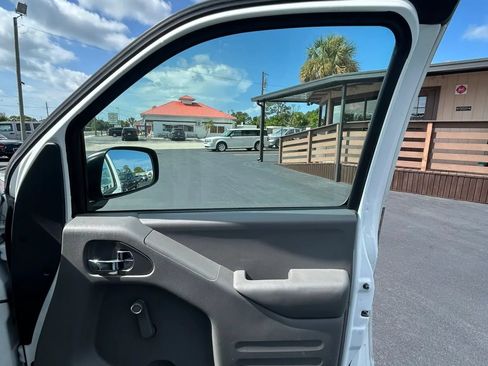 Used 2018 Nissan Frontier SV RWD image 18