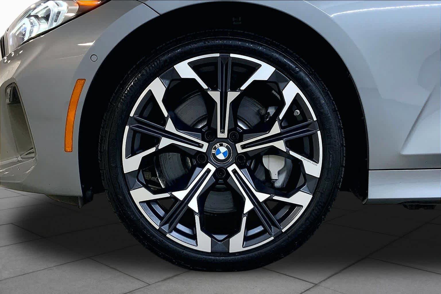Used 2025 BMW 330i xDrive Sedan AWD/4WD image 10