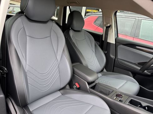 Used 2026 Volkswagen Tiguan SE AWD/4WD image 37