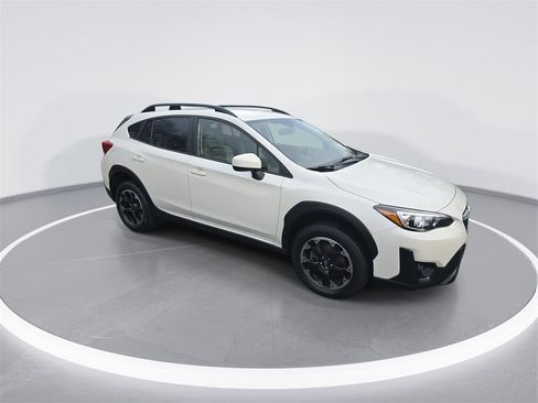 Used 2023 Subaru Crosstrek 2.0i Premium image 2