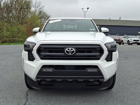 Certified 2024 Toyota Tacoma SR5 AWD/4WD image 2