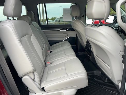 Used 2023 Jeep Wagoneer Series III w/ Preferred Equipment Group image 26