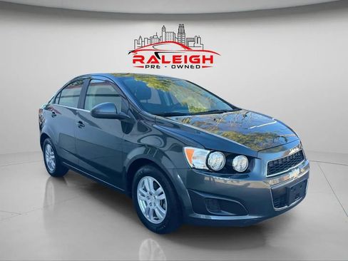Used 2016 Chevrolet Sonic LT image 3