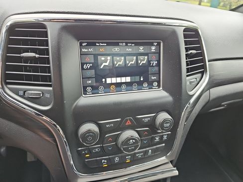 Used 2020 Jeep Grand Cherokee Laredo AWD/4WD image 20