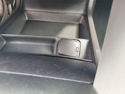 Used 2016 Ford Fusion SE FWD image 24