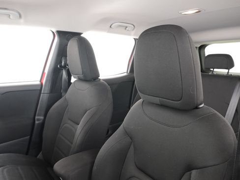 Used 2019 Jeep Renegade Latitude w/ Cold Weather Group FWD image 28